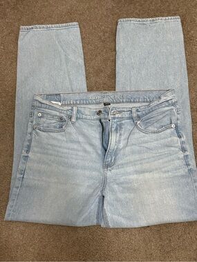 American Eagle Outfitters Light Wash Mom Jeans